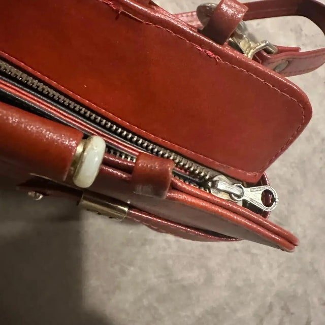 1970s Red Leather and Silvered Metal Italian Shoulder Bag For Sale - Image 10 of 12
