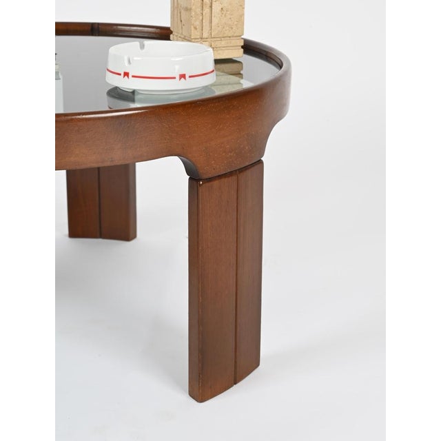 Italian Round Coffee Table in Walnut with Smoked Glass Top from Molteni, 1960s For Sale - Image 6 of 14