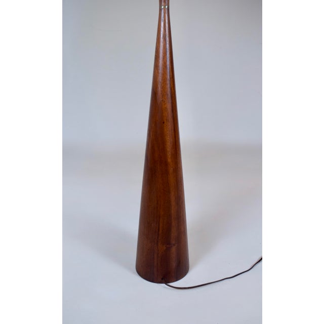 Auburn 1960s Mid-Century Modern Raymond Pfennig Wood Turned Floor Lamp for Zina Lamp Co. For Sale - Image 8 of 9