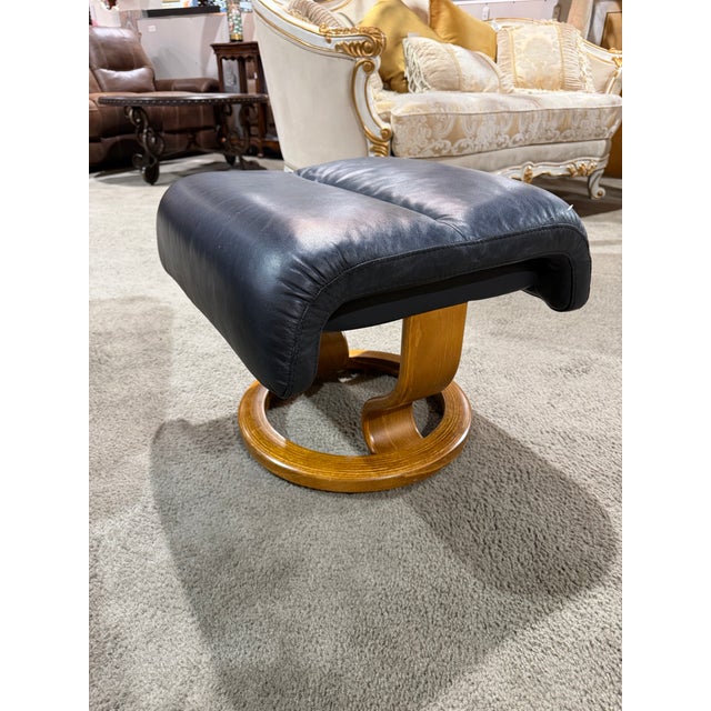 Ekornes Black Leather & Wood Frame Chair and Ottoman For Sale In Las Vegas - Image 6 of 7