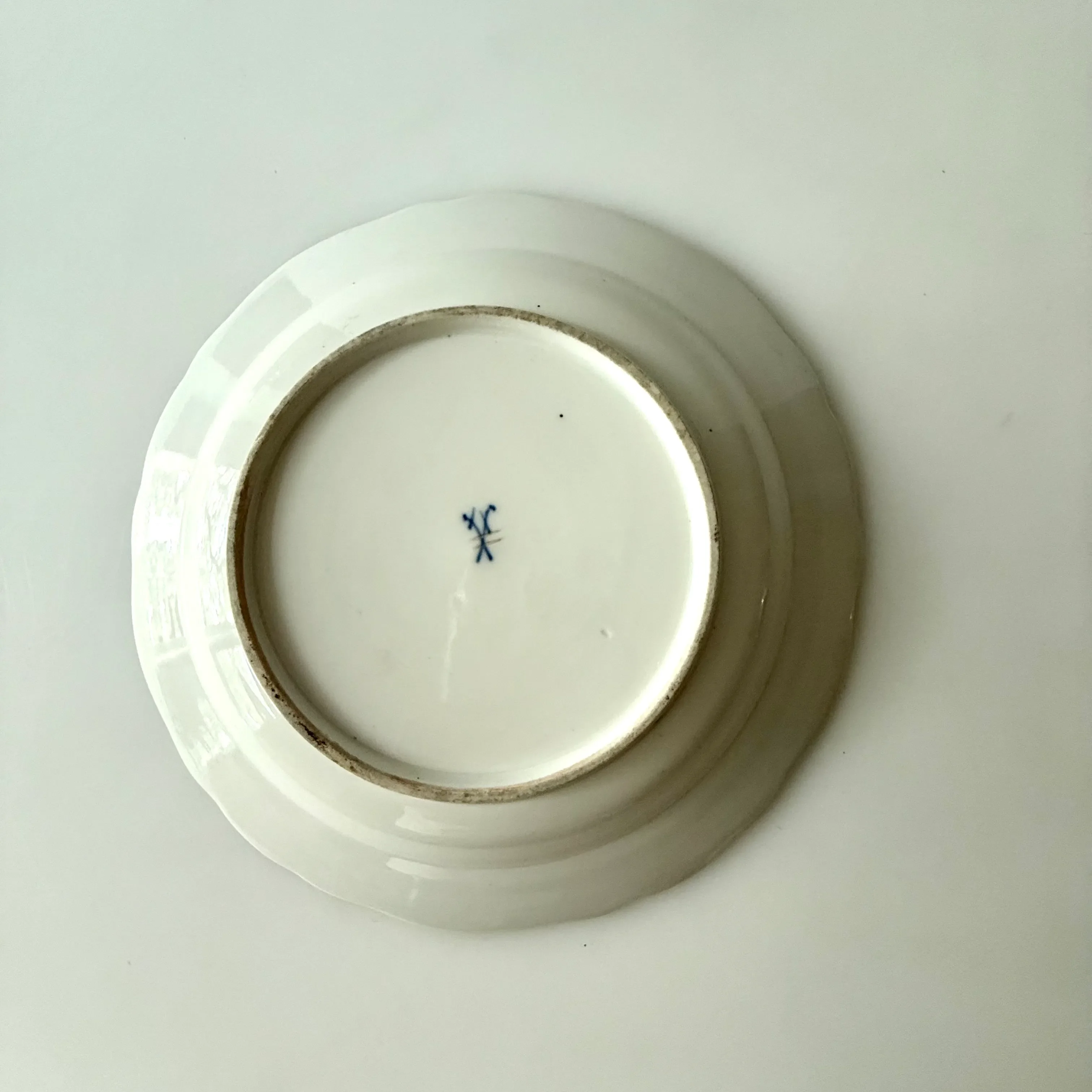 19th Century Meissen Porcelain Plate With Hand-Painted Birds and