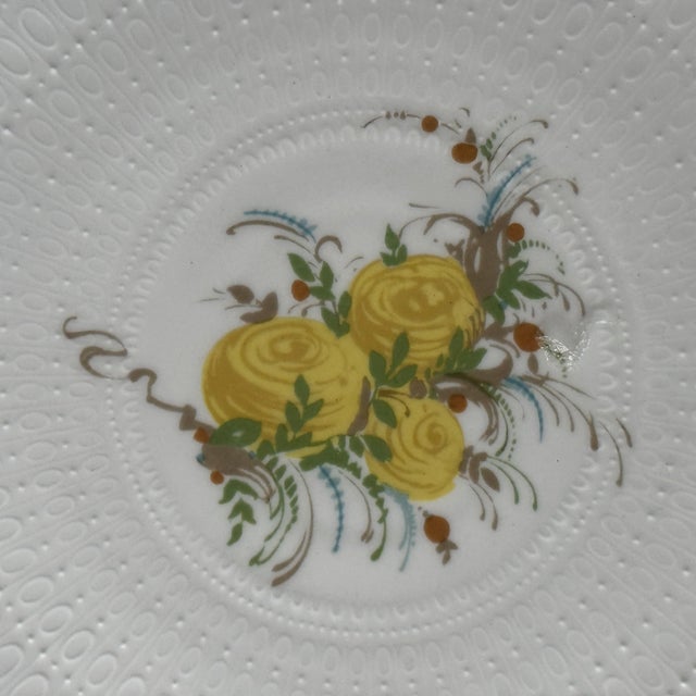 Item: Cake stand, approx. 32 cm Manufacturer: Rosenthal Series: Romance Decoration: Yellow Material: Porcelain Condition:...