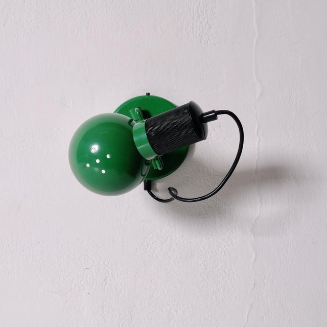 Beautiful wall or desk lamp, in a meadow green color, from the 1980s. Dimensions: Height 28 cm Base diameter 14.5 cm Used,...