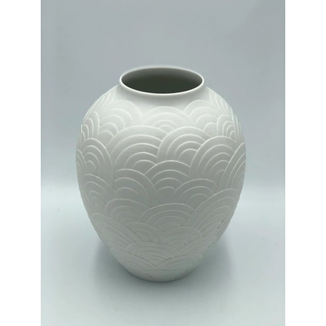 Late 20th Century Late 20th Century Art Deco Heinrich Scalloped Porcelain Vase For Sale - Image 5 of 5