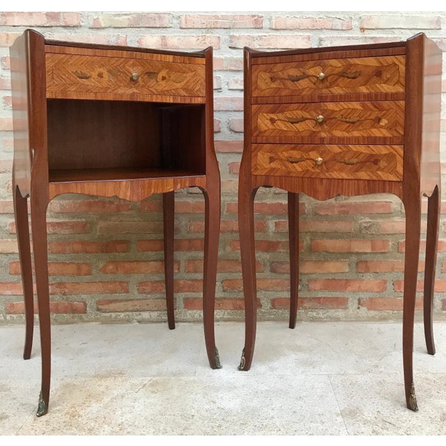 Wood Pair of French Louis XV Style Marquetry Bedside Tables, 20th Century For Sale - Image 7 of 13