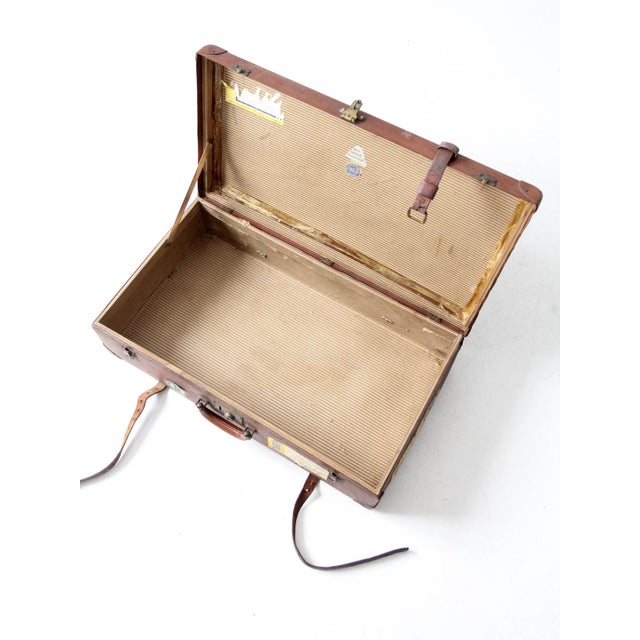 Vintage Utica Vulkanfibre Steamer Ship Luggage For Sale - Image 11 of 12