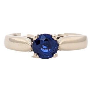 Blue Sapphire Solitaire Ring in Solid 14k Gold, Round Shape 5mm, Size 6.75 For Sale