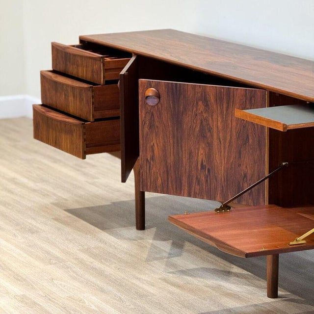 Long Sideboard in Rosewood by Tom Robertson for McIntosh For Sale - Image 6 of 15