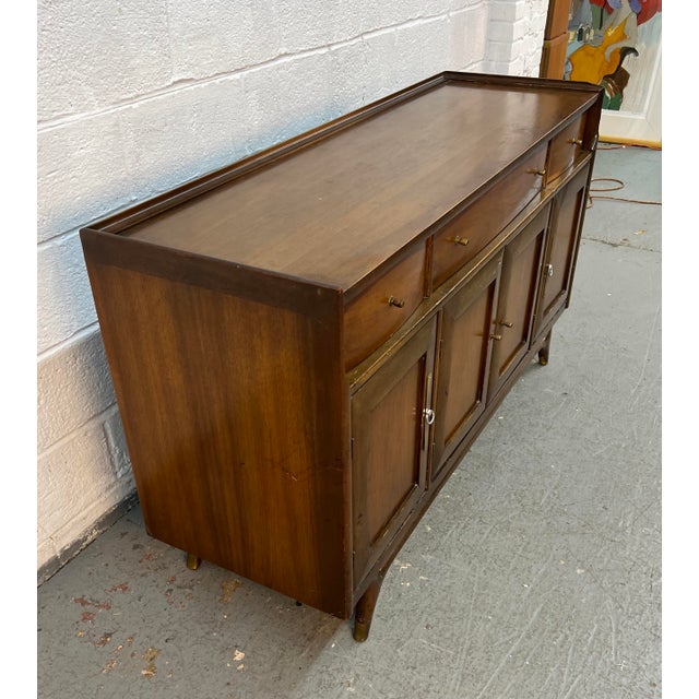 Mid-Century Modern Sculpted Walnut Buffet For Sale In New York - Image 6 of 16