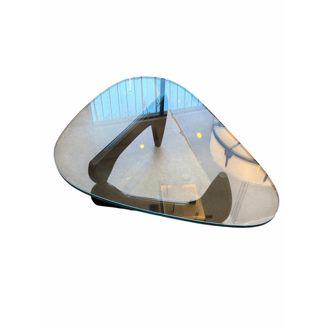 Isamu Noguchi Authentic Isamu Noguchi Coffee Table – Black Base For Sale - Image 4 of 8