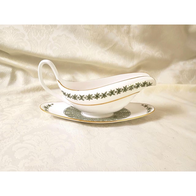 Spode 1960s Gravy Boat With Under Plate 2 Piece Set Spode Provence Y7843 Bone China Gilt Green For Sale - Image 4 of 13