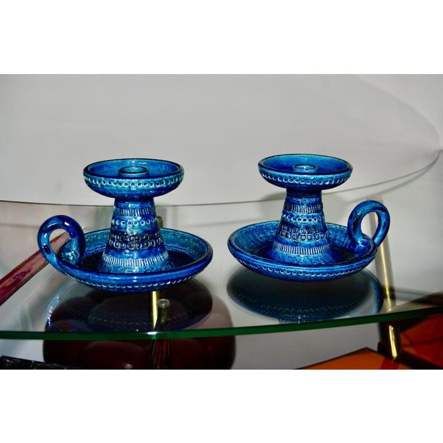 Rimini Blue Ceramic Candlesticks by Aldo Londi for Bitossi, Italy, 1960, Set of 2 For Sale - Image 4 of 8
