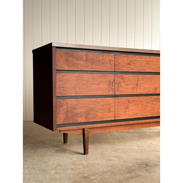 1960s Mid-Century Walnut Nine-Drawer Dresser by Stanley For Sale In Greensboro - Image 6 of 18