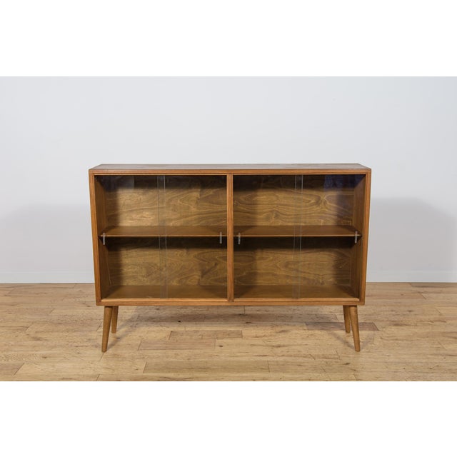 Mid-Century Modern Mid-Century Modern Oak Display Cabinet with Sliding Glass Doors, 1970s For Sale - Image 3 of 13