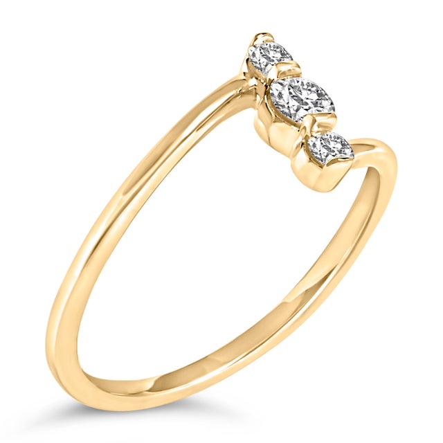 Contemporary 10K Yellow Gold 1/4 Cttw Lab Grown Diamond Vertical Three Stone Ring - Size 8 For Sale - Image 3 of 6