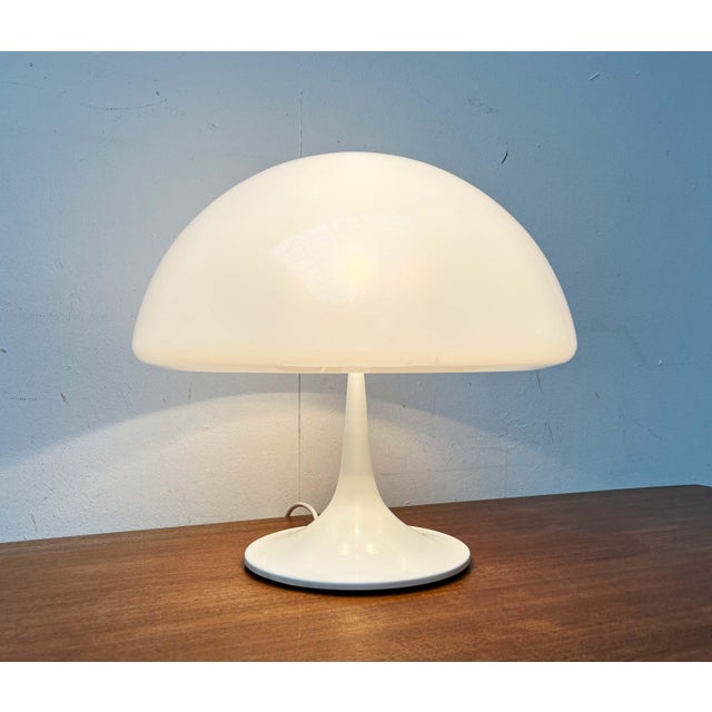White Mid-Century Modern Italian Space Age Table Lamp by Luigi Massoni for Guzzini, 1960s For Sale - Image 8 of 18