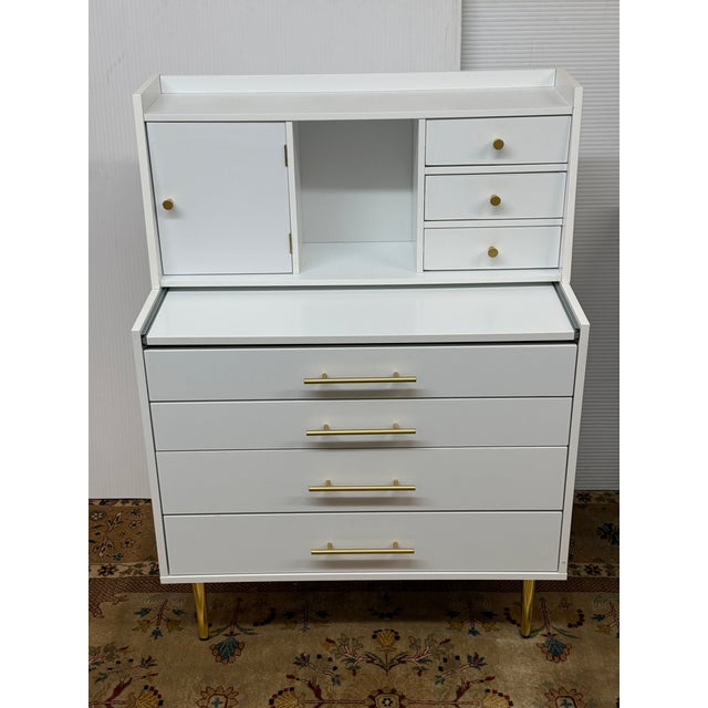 Design Plus Gallery presents a Make-up Vanity with Storage from Modern Luxe. This is an elegant vanity with mirror that...