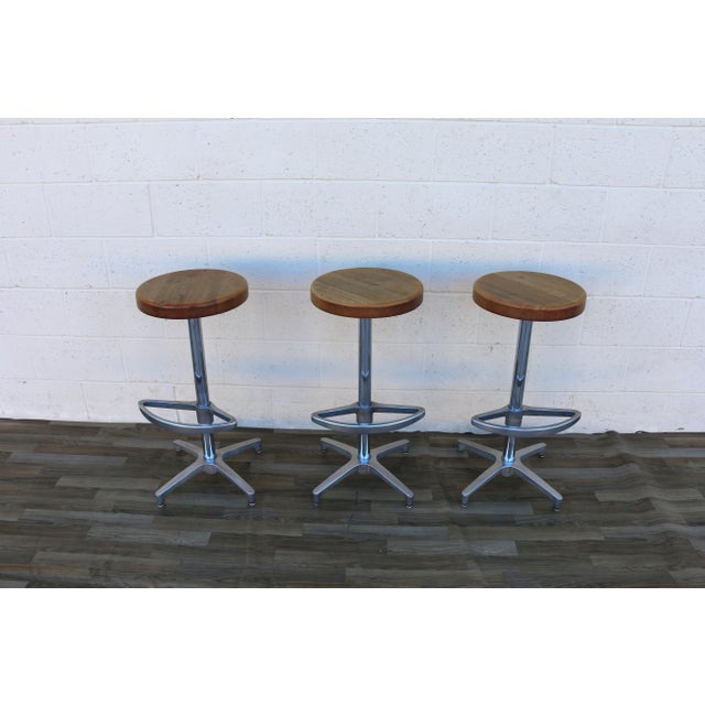Set of 3 Mid-Century Modern Butcher Block & Chrome Swivel Bar Stools, 1970s For Sale - Image 4 of 18