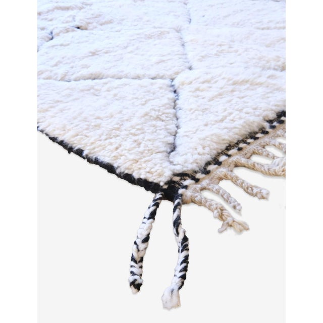 Beni Ourain Moroccan Rug – Handwoven Wool with Timeless Diamond Lattice Design This authentic Beni Ourain rug is handwoven...