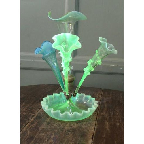 French Hand Blown Uranium Glass Three Trumpet Epergne, 1900 For Sale - Image 4 of 9