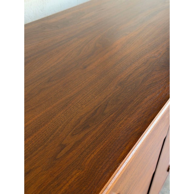 In Style of Jack Cartwright for Founders Furniture Walnut Lowboy 12-Drawer Dresser Mid-Century Modern For Sale - Image 11 of 11