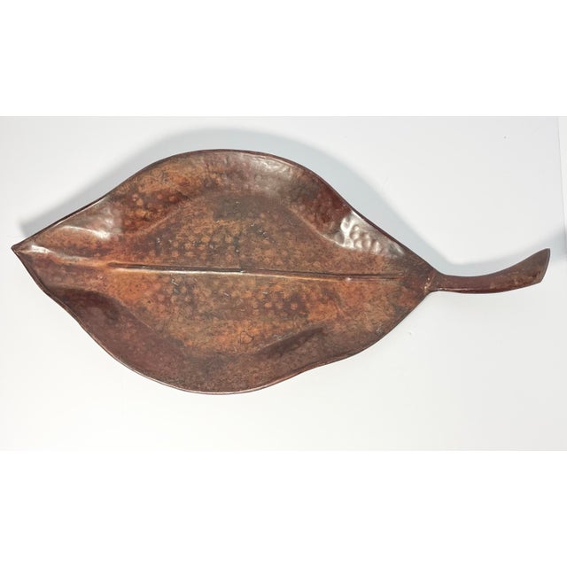 Good contemporary condition. No damage. Length 23” Width 11” Height 2 1/4” Circa 2010s