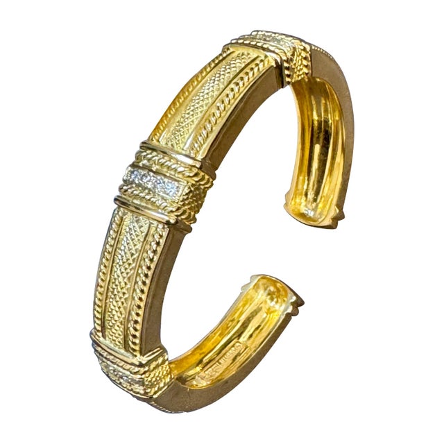 Judith Ripka Hinged Gold & Diamond Bangle Bracelet 18 KT Yellow Gold 66 Gm For Sale - Image 15 of 18