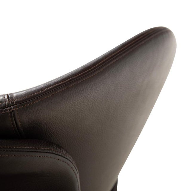 Molteni Brown Leather Hi-Cove Swivel Armchair by Molteni&C For Sale - Image 4 of 13