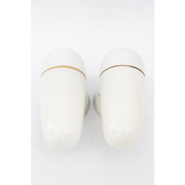 These lamps works with E27 standard light bulb. Wired and suitable to use in all countries. (110-220 V) Up to 250V...