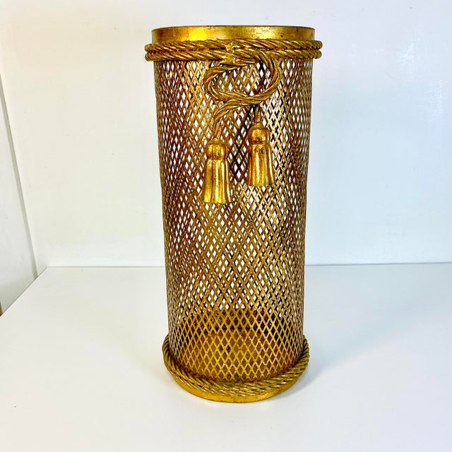 1950s Vintage Li Puma Italian Hollywood Regency Rope & Tassel Metal Mesh Umbrella Stand, Florence For Sale - Image 13 of 13