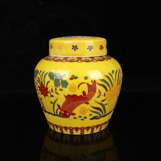 Ceramic 1970s Yellow Ground Doucai "Fish & Algae" Small Ginger Jar With Lid For Sale - Image 7 of 9