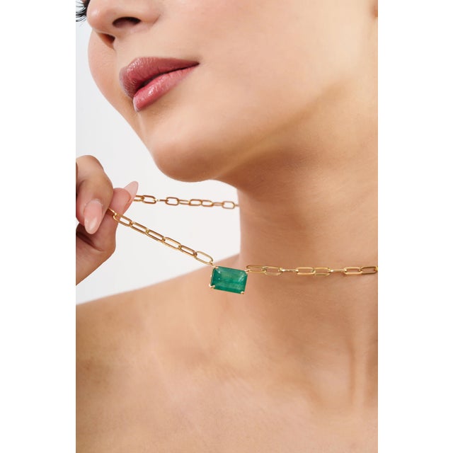Not Yet Made - Made To Order 14k Yellow Gold 9.66ct East-West Emerald Paperclip Link Chain Solitaire Necklace For Sale - Image 5 of 18