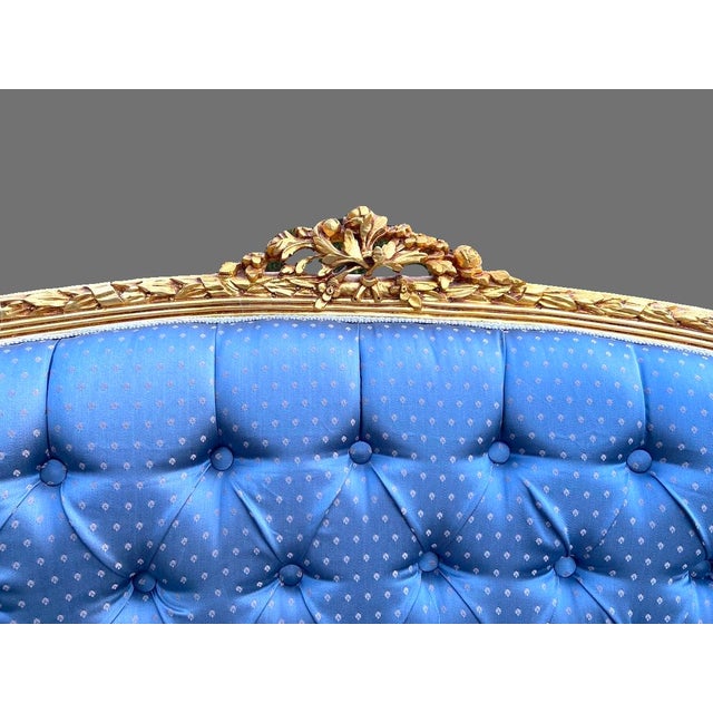 1950s French Louis XVI Blue Damask Gold Beech Settee For Sale - Image 6 of 12