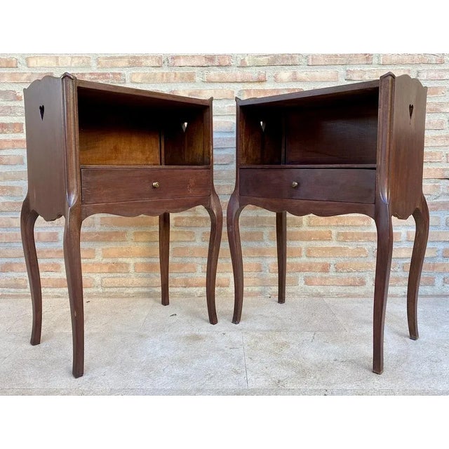 French Louis XV Style Walnut Nightstands, 1960s, Set of 2 For Sale - Image 9 of 10