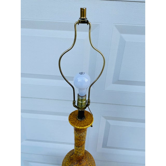 Vinage Mid-Century Modern Textured Table Lamp For Sale - Image 4 of 13