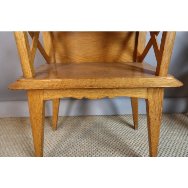 Pair of bedside tables from the 1950s/60s. A very representative model of this era with a latticework design on the sides....