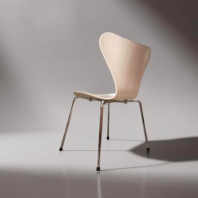Fritz Hansen Series 7 Model 3107 Chair by Arne Jacobsen for Fritz Hansen, Denmark, 1990s For Sale - Image 4 of 11
