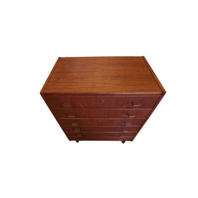 A very well-built Danish chest of drawers from the 1960s, a furniture craftsmanship where clean lines, high quality and...