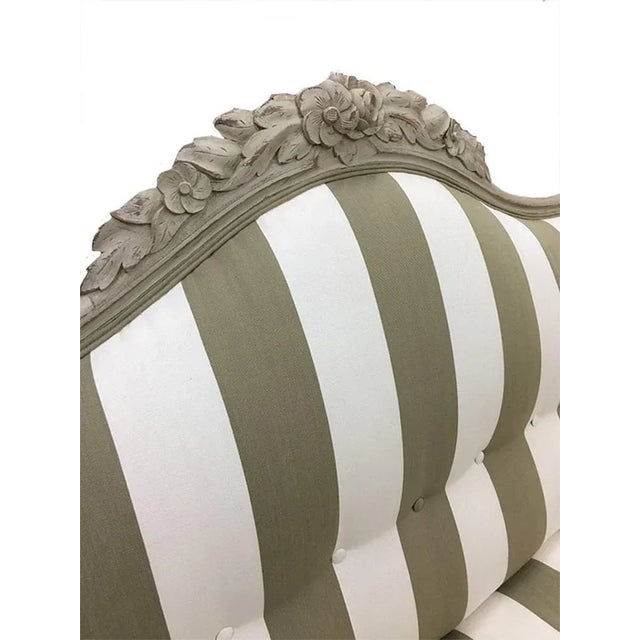 A Willem III couch, 1870-1898 Measures: Height 116 cm, Seat height 45 cm, Width 172 cm, Depth 60 cm.