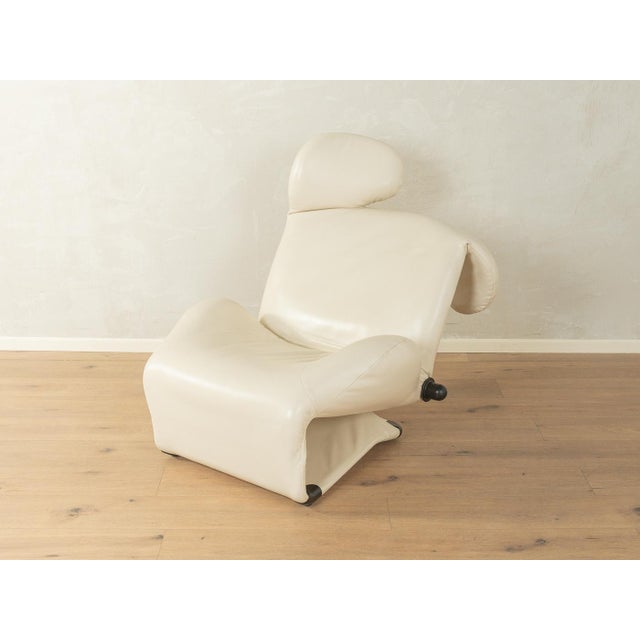 Exceptional WINK armchair by Toshiyuki Kita for Cassina from the 1980s. High-quality original leather upholstery in cream...