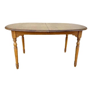 Ethan Allen Vintage Early American Style Solid Oak Extendable Dining Table With 2 Leaves. For Sale