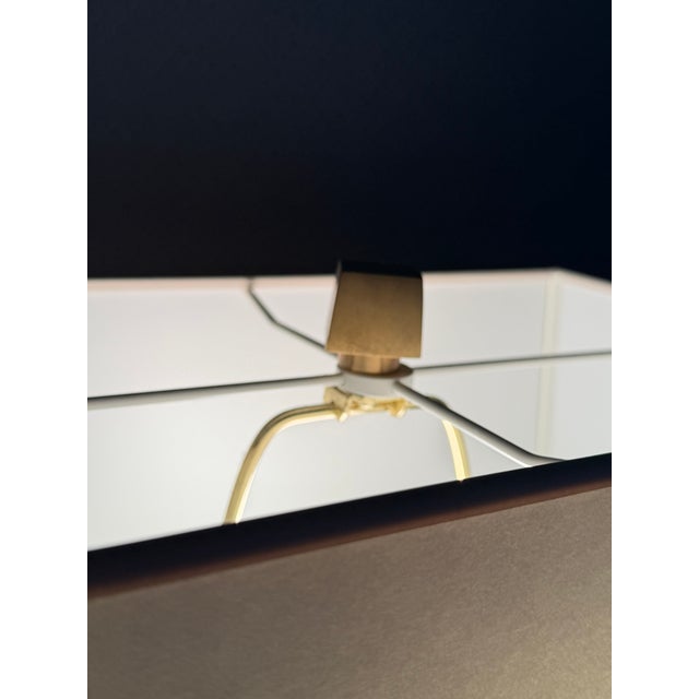Contemporary Pair of Gregorius Pineo Circular Base Table Lamps – Holly Hunt Provenance – Sculptural Brass Modernism For Sale - Image 3 of 8