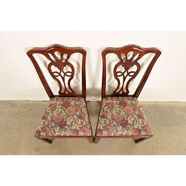 1980s Henredon Georgian Carved Mahogany Side Chairs or Dining Chairs, Pair For Sale - Image 5 of 15