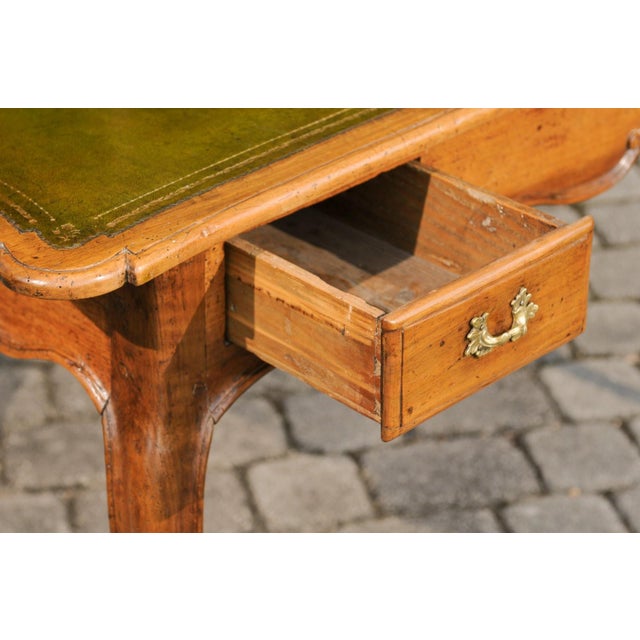 French 1800s Louis XV Style Walnut Desk with Green Leather and Lifting Panel For Sale In Atlanta - Image 6 of 11