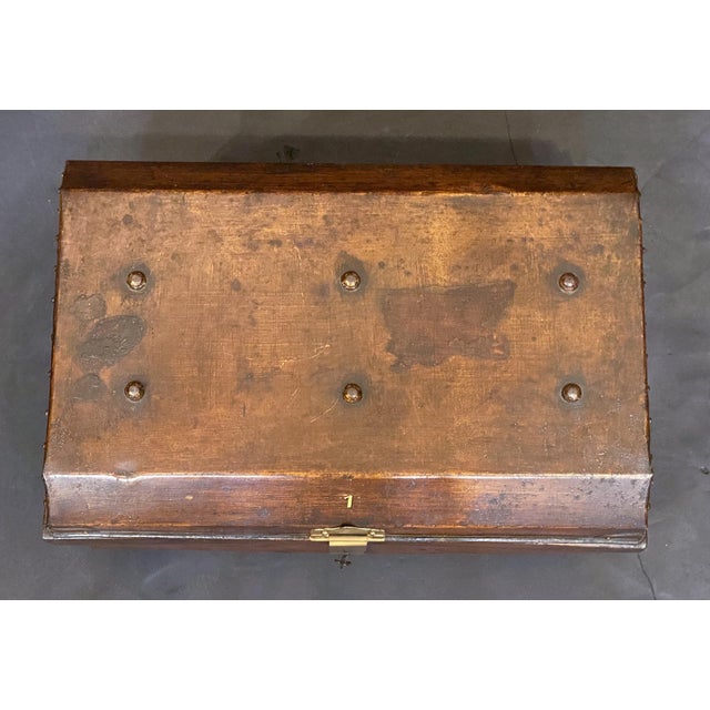 English Toleware Tin Trunk With Faux Wood Finish and Brass Accents For Sale - Image 14 of 15