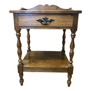 Early American Style Solid Maple Side Table / Nightstand For Sale