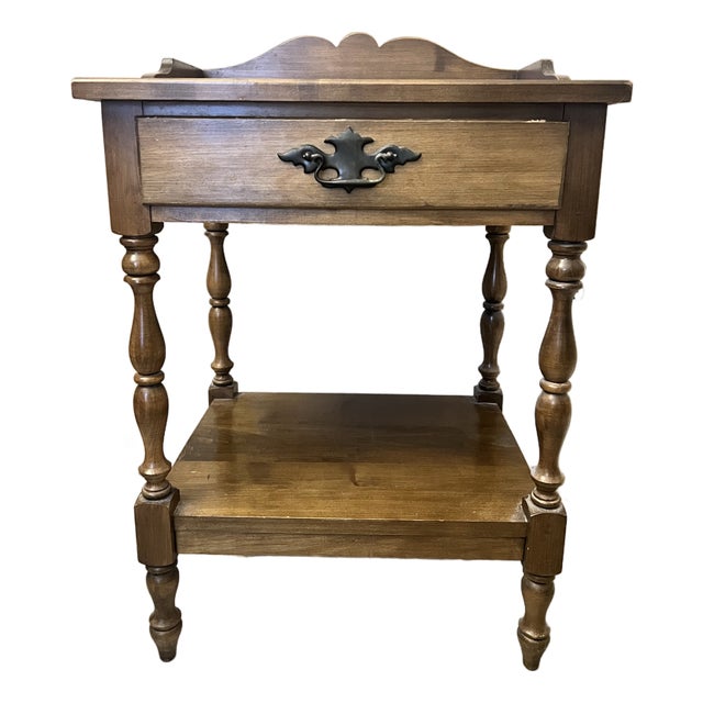 Early American Style Solid Maple Side Table / Nightstand For Sale