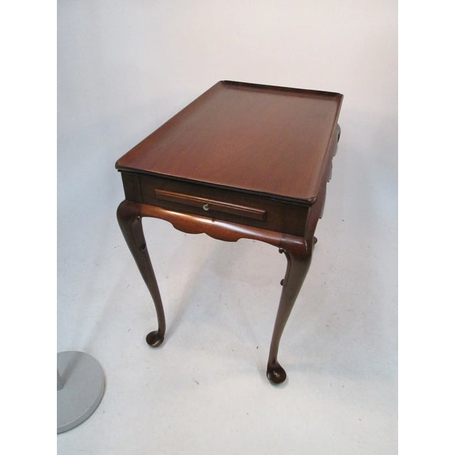 Chestnut 1940s Custom Made Mahogany Tea Table by Biggs of Richmond VA For Sale - Image 8 of 10