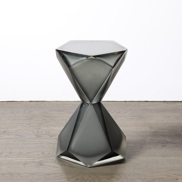 2020s Modernist Handblown Murano Smoked & Frosted Graphite Faceted Hourglass End Table For Sale - Image 5 of 9