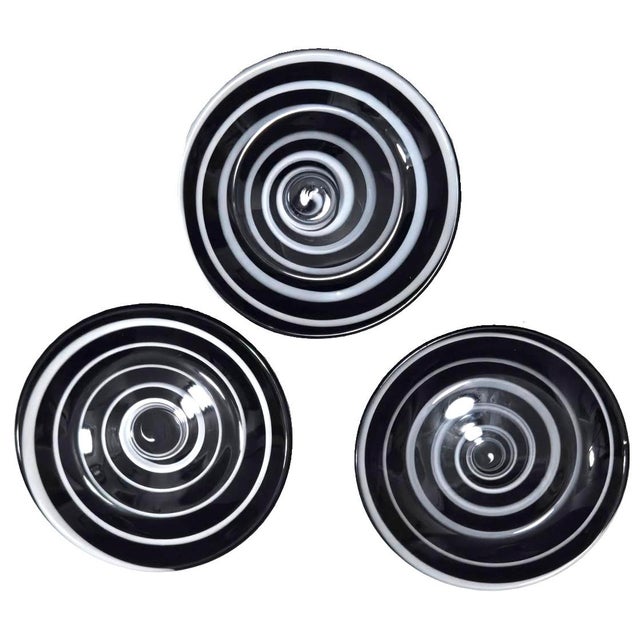 Offered is a set of 3 white swirl on black art glass plates hand-made for LEONARDO / glaskoch in Italy in the 1970s....